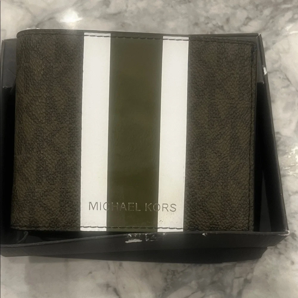 Michael Kors Men's Olive and White Bilford Slim wallet